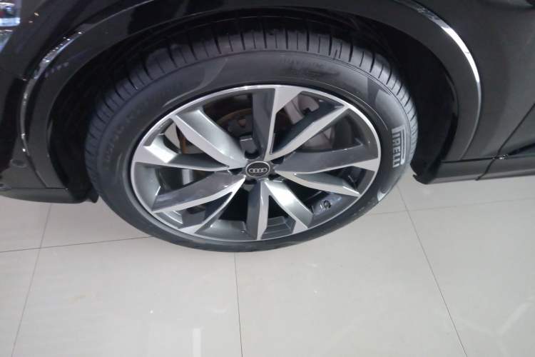 Used Audi Q7 2023 55 TFSI quattro S line Sport Edition Exterior 4
