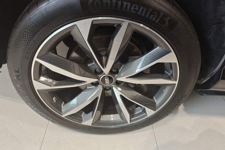 Used Audi Q7 2023 55 TFSI quattro S line Sport Edition Exterior 5