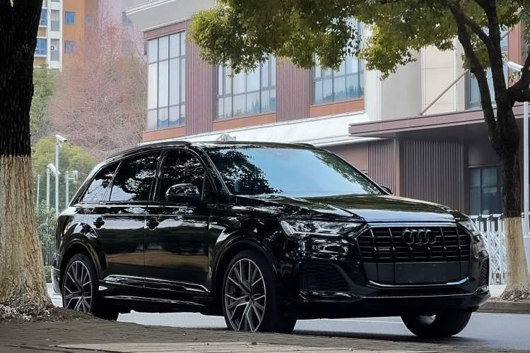 Used Audi Q7 2023 55 TFSI quattro S line Ice and Snow Sports Edition Exterior 5