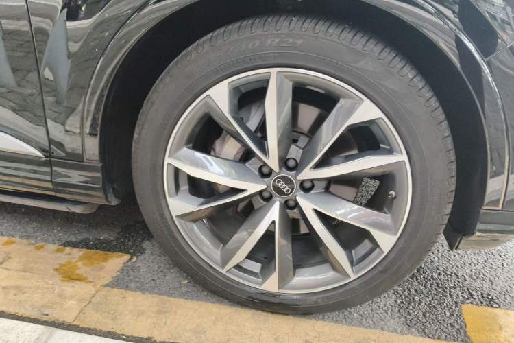Used Audi Q7 2023 55 TFSI quattro S line Sport Edition Exterior 7