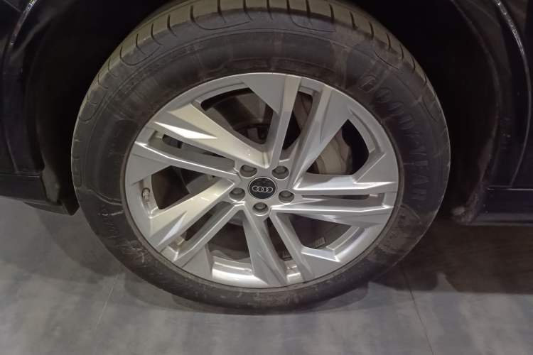 Used Audi Q7 2023 45 TFSI quattro S line Sport model Exterior 7