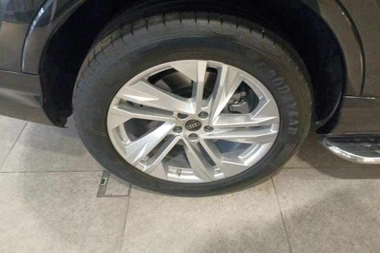 Used Audi Q7 2023 45 TFSI quattro S line Sport model Exterior 8
