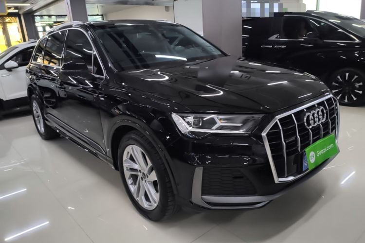 Used Audi Q7 2023 45 TFSI quattro S line Sport model Front Right 45 Deg