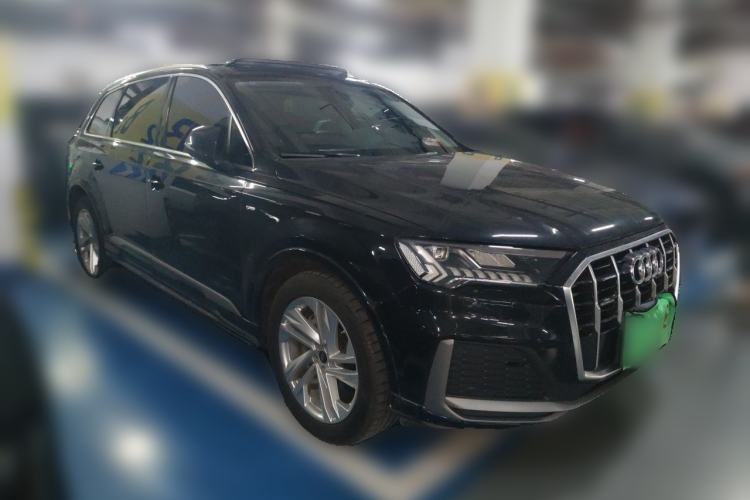 Used Audi Q7 2023 45 TFSI quattro S line Sport model Front Right 45 Deg