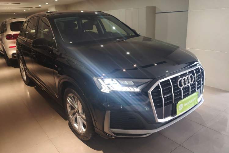 Used Audi Q7 2023 45 TFSI quattro S line Sport model Front Right 45 Deg