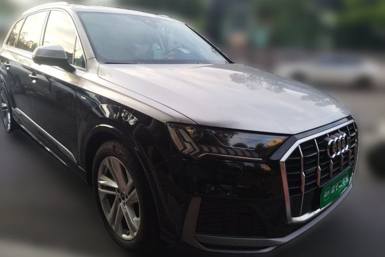 Used Audi Q7 2023 45 TFSI quattro S line Sport model Front Right 45 Deg