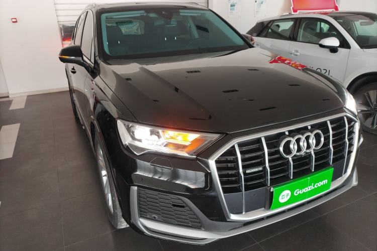 Used Audi Q7 2023 45 TFSI quattro S line Sport model Front Right 45 Deg