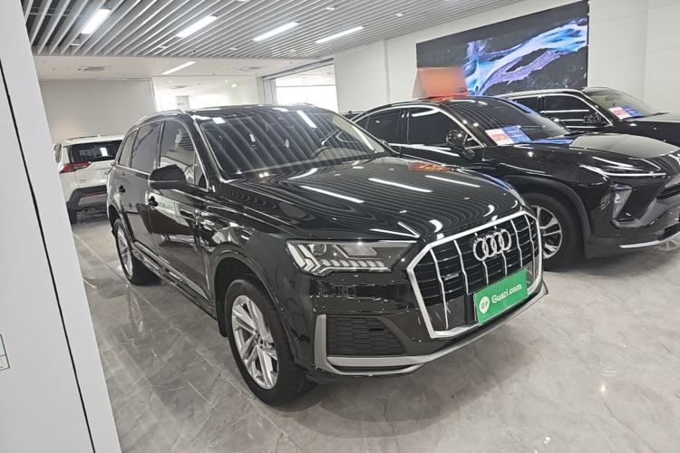Used Audi Q7 2023 45 TFSI quattro S line Sport model Front Right 45 Deg
