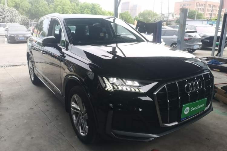Used Audi Q7 2023 45 TFSI quattro S line Sport model Front Right 45 Deg