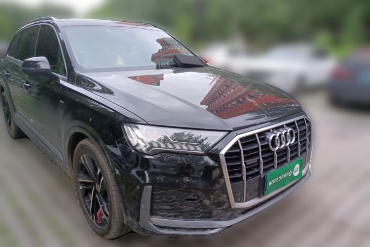 Used Audi Q7 2023 45 TFSI quattro S line Sport model Front Right 45 Deg