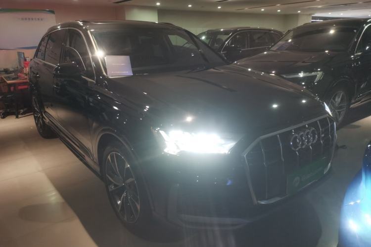 Used Audi Q7 2023 55 TFSI quattro S line Sport Edition Front Right 45 Deg