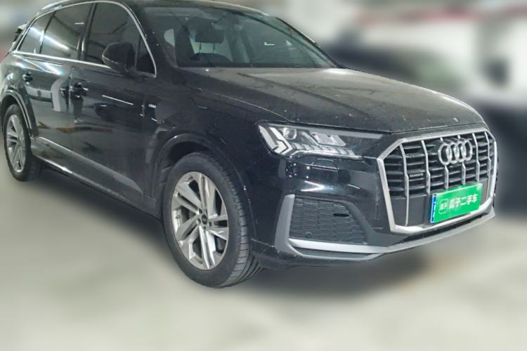 Used Audi Q7 2023 45 TFSI quattro S line Sport model Front Right 45 Deg