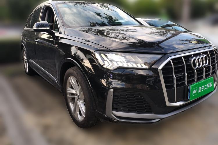 Used Audi Q7 2023 45 TFSI quattro S line Sport model Front Right 45 Deg