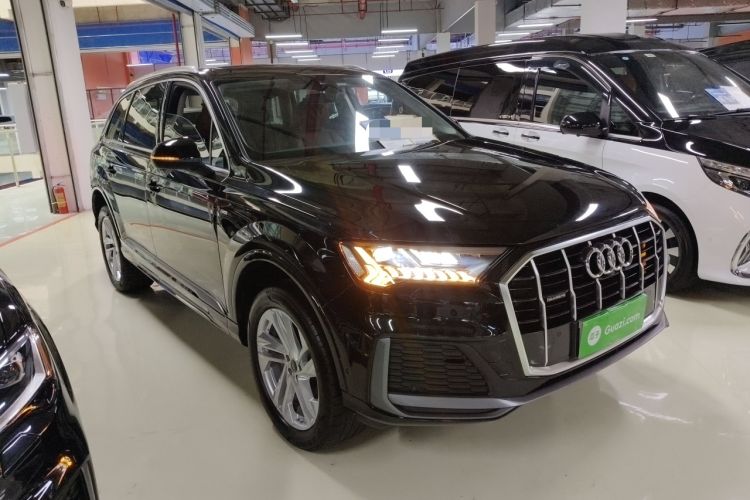 Used Audi Q7 2023 45 TFSI quattro S line Sport model Front Right 45 Deg