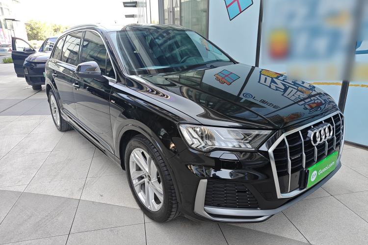 Used Audi Q7 2023 45 TFSI quattro S line Sport model Front Right 45 Deg