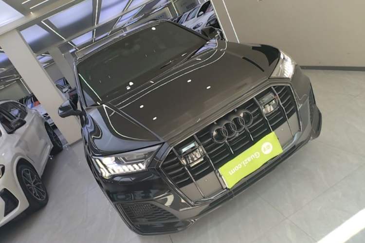 Used Audi Q7 2023 55 TFSI quattro S line Sport Edition Front Right 45 Deg
