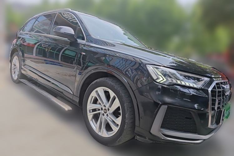 Used Audi Q7 2023 45 TFSI quattro S line Sport model Front Right 45 Deg