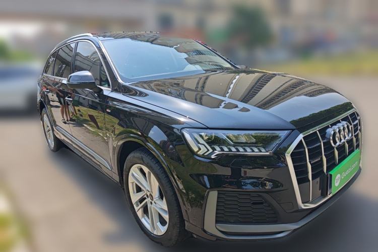 Used Audi Q7 2023 45 TFSI quattro S line Sport model Front Right 45 Deg