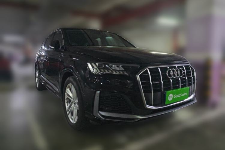 Used Audi Q7 2023 45 TFSI quattro S line Sport model Front Right 45 Deg