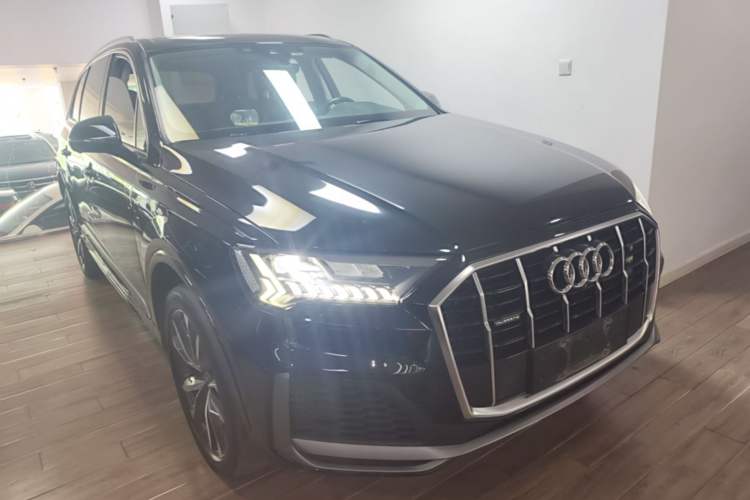 Used Audi Q7 2023 55 TFSI quattro S line Sport Edition Front Right 45 Deg