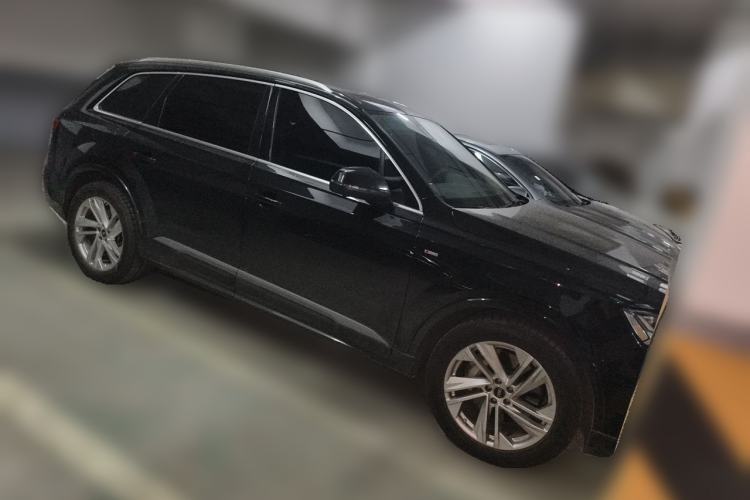 Used Audi Q7 2023 45 TFSI quattro S line Sport model Front Right 45 Deg