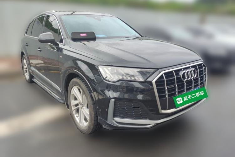 Used Audi Q7 2023 45 TFSI quattro S line Sport model Front Right 45 Deg