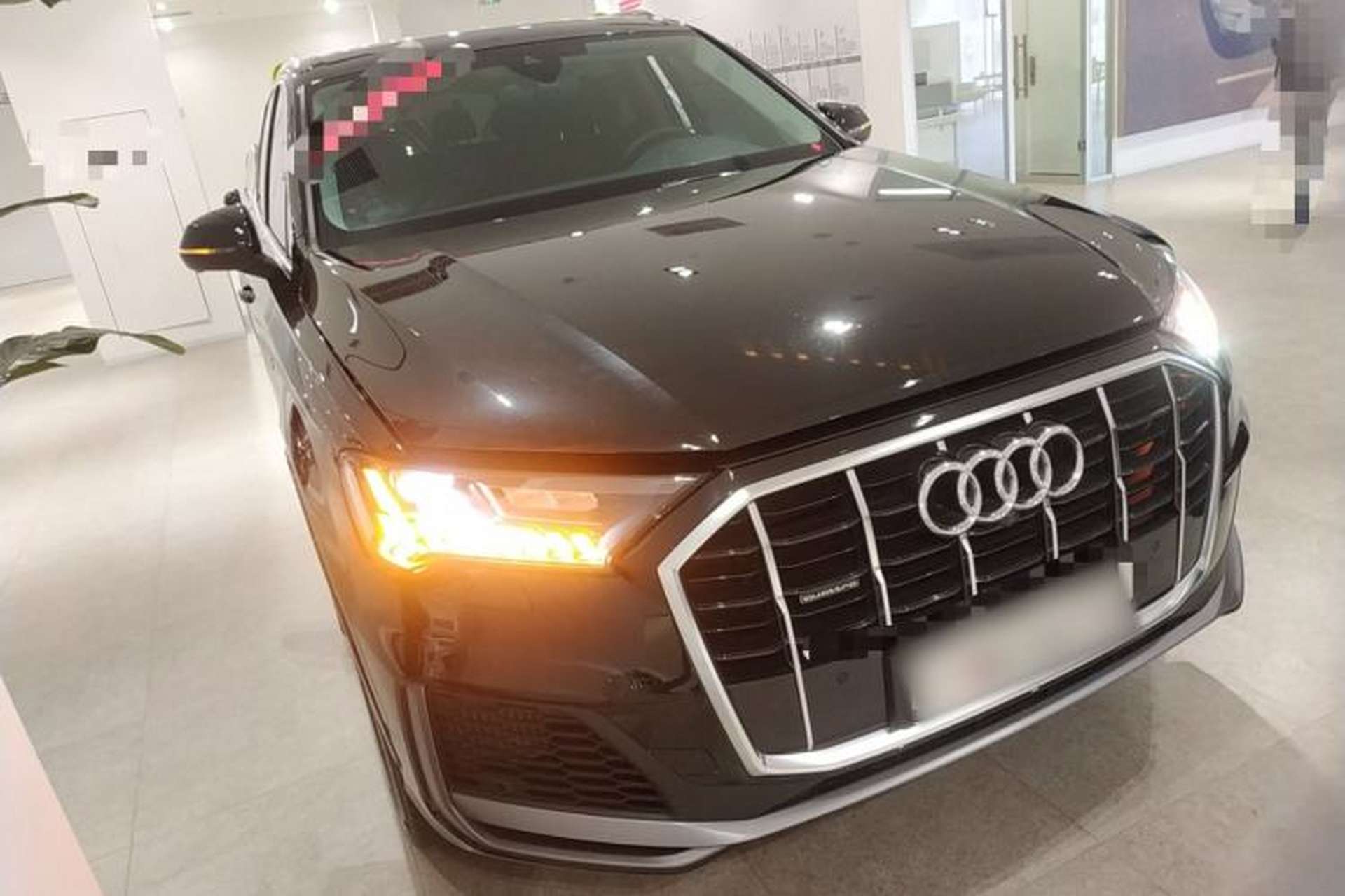 Used Audi Q7 2023 55 TFSI quattro S line Sport Edition Front Right 45 Deg