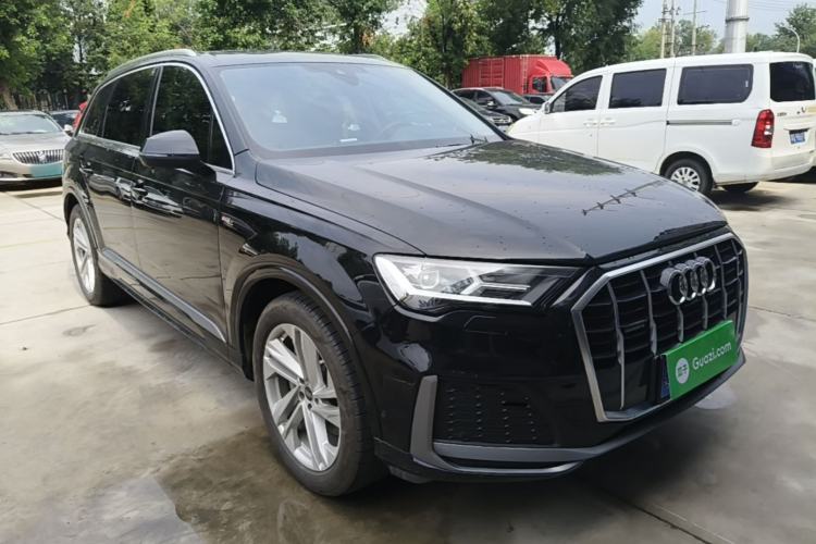 Used Audi Q7 2023 45 TFSI quattro S line Sport model Front Right 45 Deg
