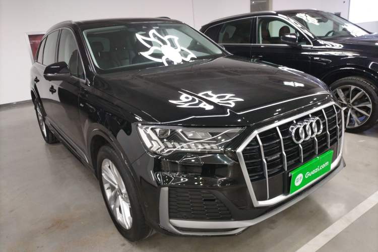 Used Audi Q7 2023 45 TFSI quattro S line Sport model Front Right 45 Deg