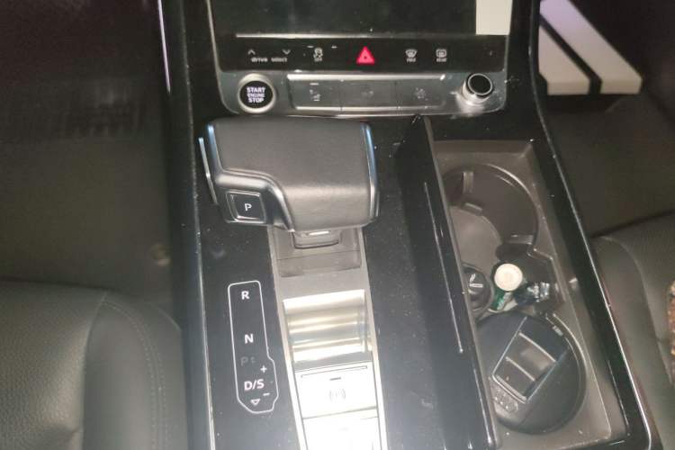 Used Audi Q7 2023 45 TFSI quattro S line Sport model Gear Lever