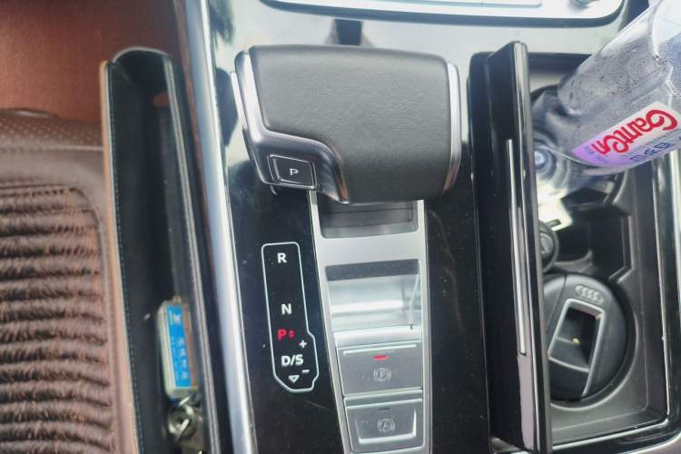 Used Audi Q7 2023 55 TFSI quattro S line Sport Edition Gear Lever