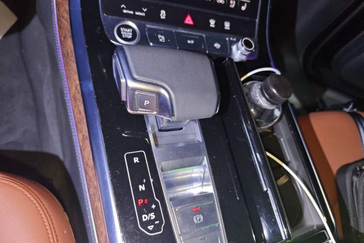 Used Audi Q7 2023 55 TFSI quattro S line Sport Edition Gear Lever