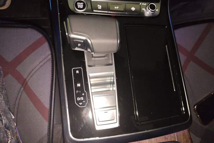 Used Audi Q7 2023 45 TFSI quattro S line Sport model Gear Lever