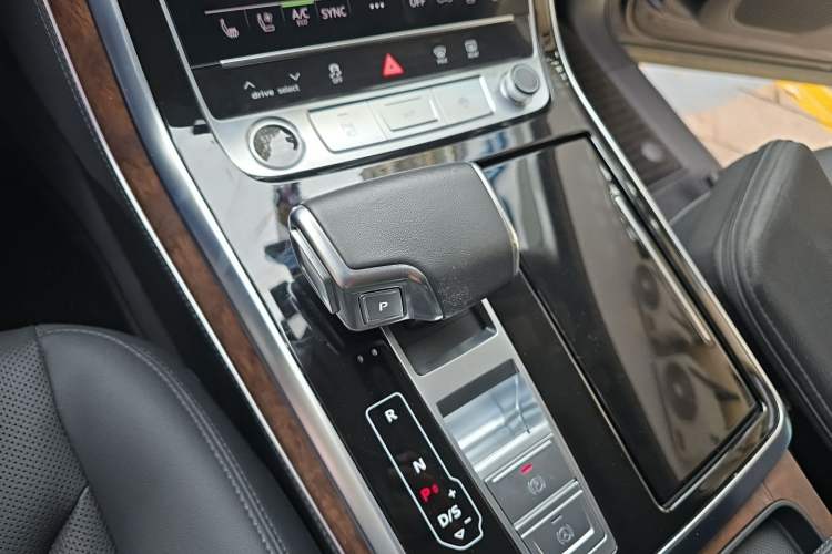 Used Audi Q7 2023 55 TFSI quattro S line Sport Edition Gear Lever