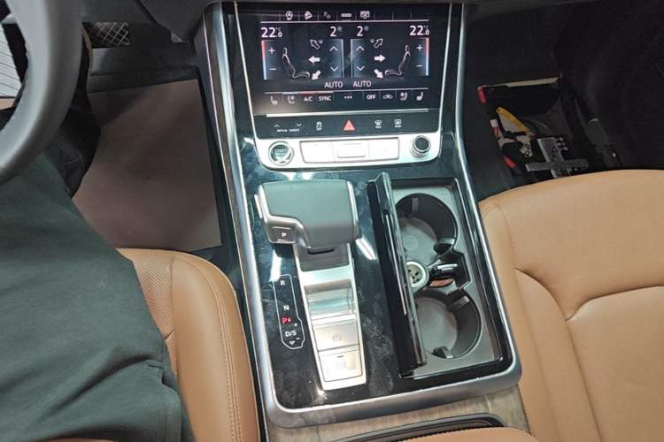 Used Audi Q7 2023 55 TFSI quattro S line Sport Edition Gear Lever