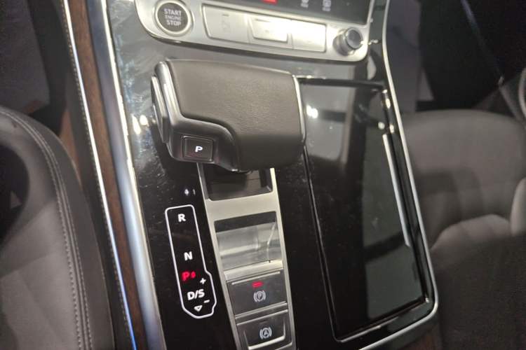 Used Audi Q7 2023 55 TFSI quattro S line Sport Edition Gear Lever