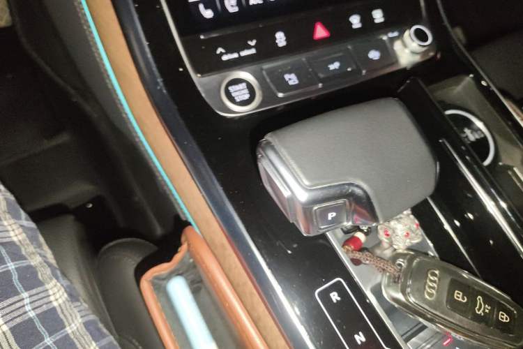 Used Audi Q7 2023 55 TFSI quattro S Prestige Edition Gear Lever