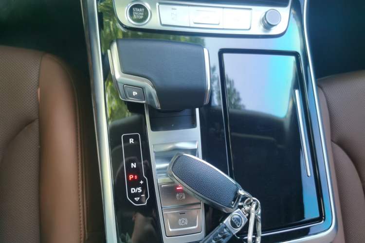 Used Audi Q7 2023 45 TFSI quattro S line Sport model Gear Lever