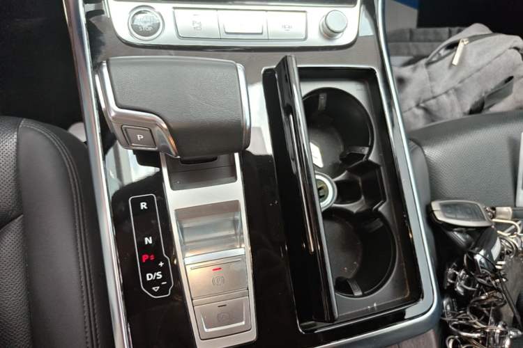 Used Audi Q7 2023 45 TFSI quattro S line Sport model Gear Lever