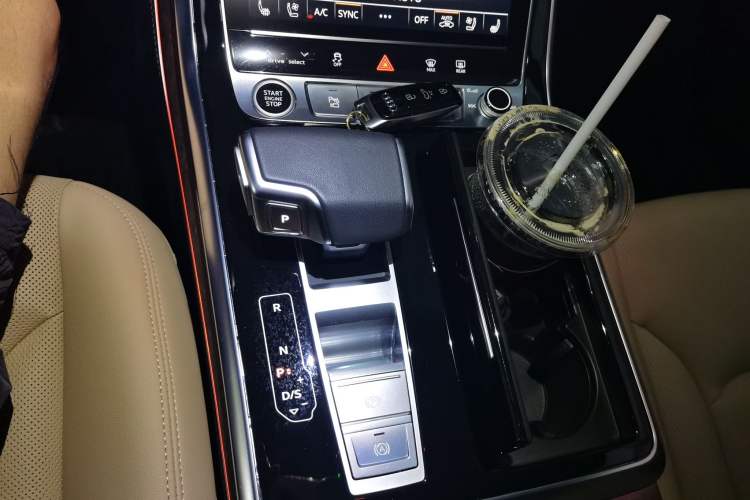 Used Audi Q7 2023 45 TFSI quattro S line Sport model Gear Lever
