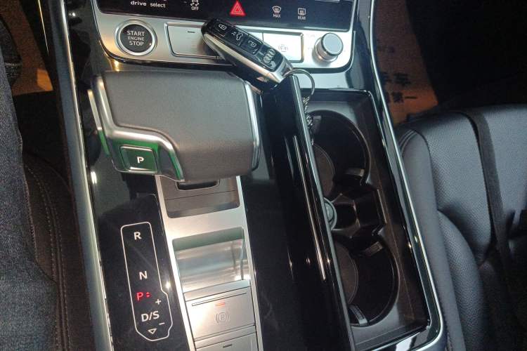 Used Audi Q7 2023 45 TFSI quattro S line Sport model Gear Lever