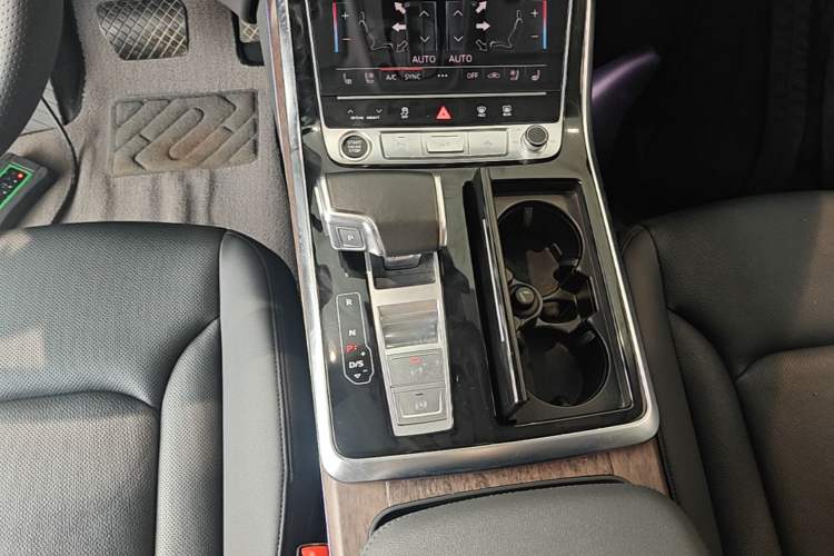 Used Audi Q7 2023 55 TFSI quattro S line Sport Edition Gear Lever