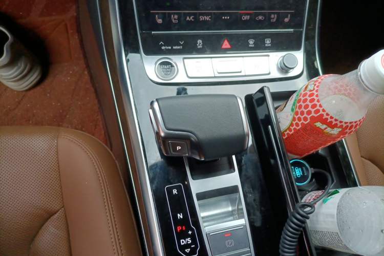 Used Audi Q7 2023 45 TFSI quattro S line Sport model Gear Lever