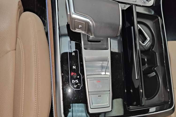 Used Audi Q7 2023 55 TFSI quattro S Prestige Edition Gear Lever