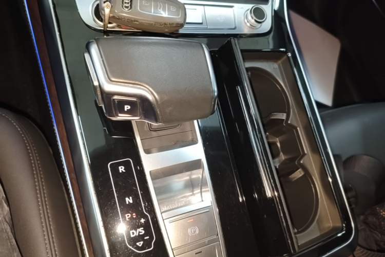 Used Audi Q7 2023 55 TFSI quattro S line Sport Edition Gear Lever