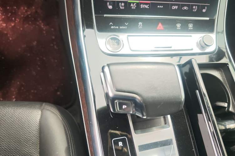 Used Audi Q7  Gear Lever