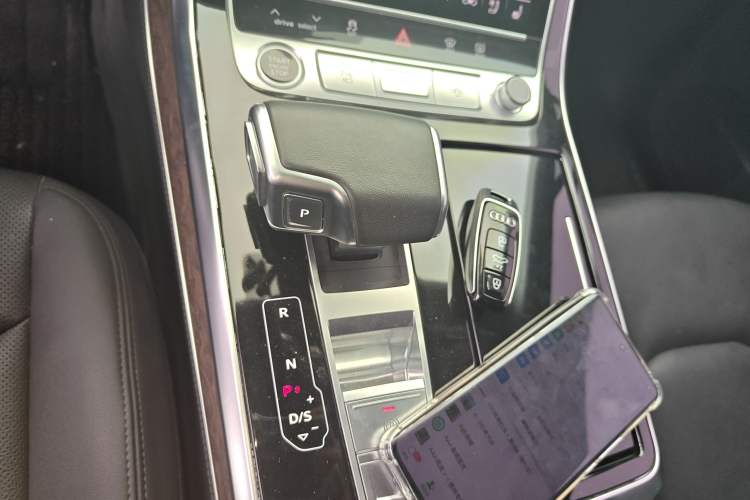 Used Audi Q7 2023 45 TFSI quattro S line Sport model Gear Lever