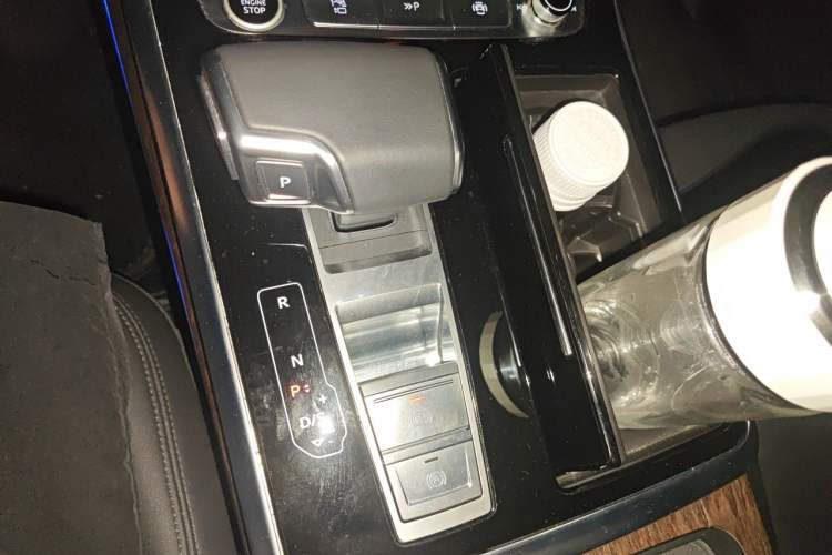 Used Audi Q7 2023 45 TFSI quattro S line Sport model Gear Lever