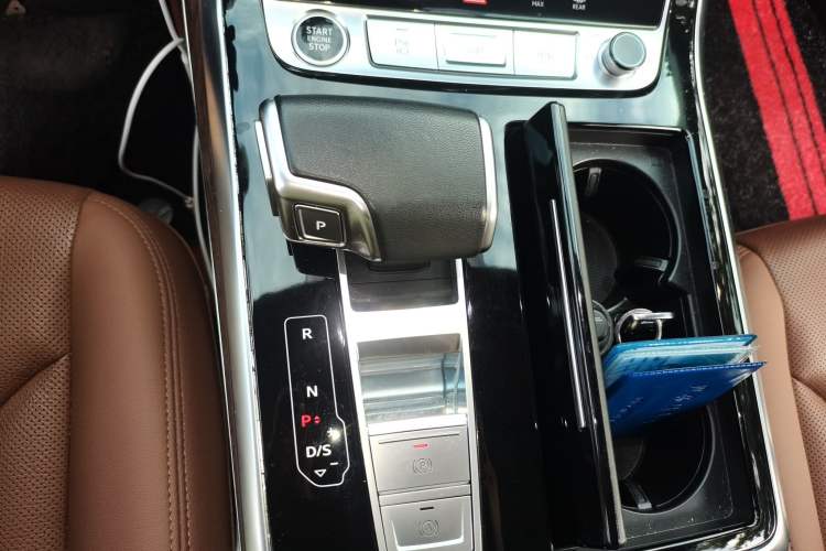 Used Audi Q7 2023 45 TFSI quattro S line Sport model Gear Lever