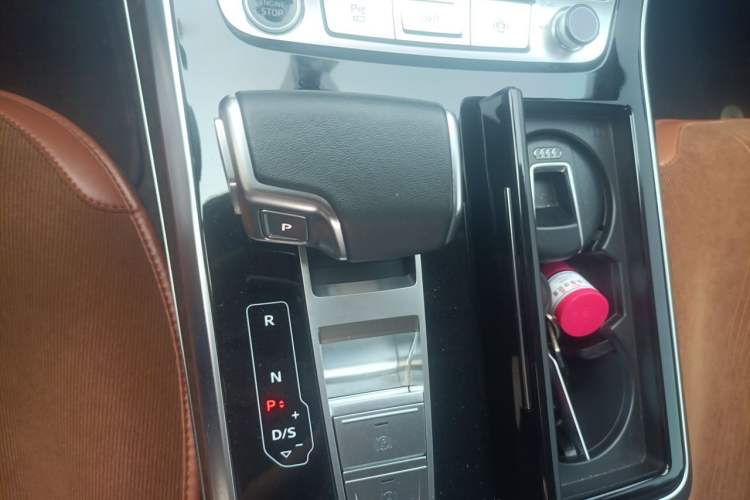Used Audi Q7 2023 55 TFSI quattro S line Sport Edition Gear Lever